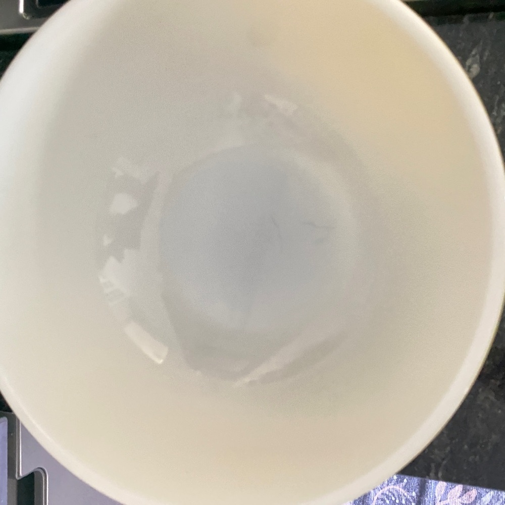 Pyrex mixing bowl. Vintage. Large. Yellow. 404. 4 quart. - Picture 3 of 5
